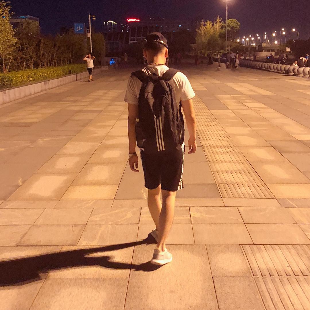 闲人李哥哥