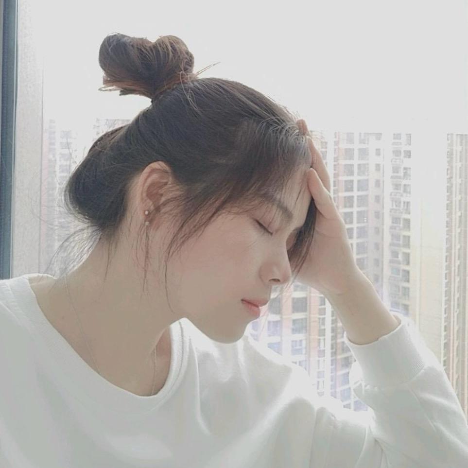 未语先笑.~