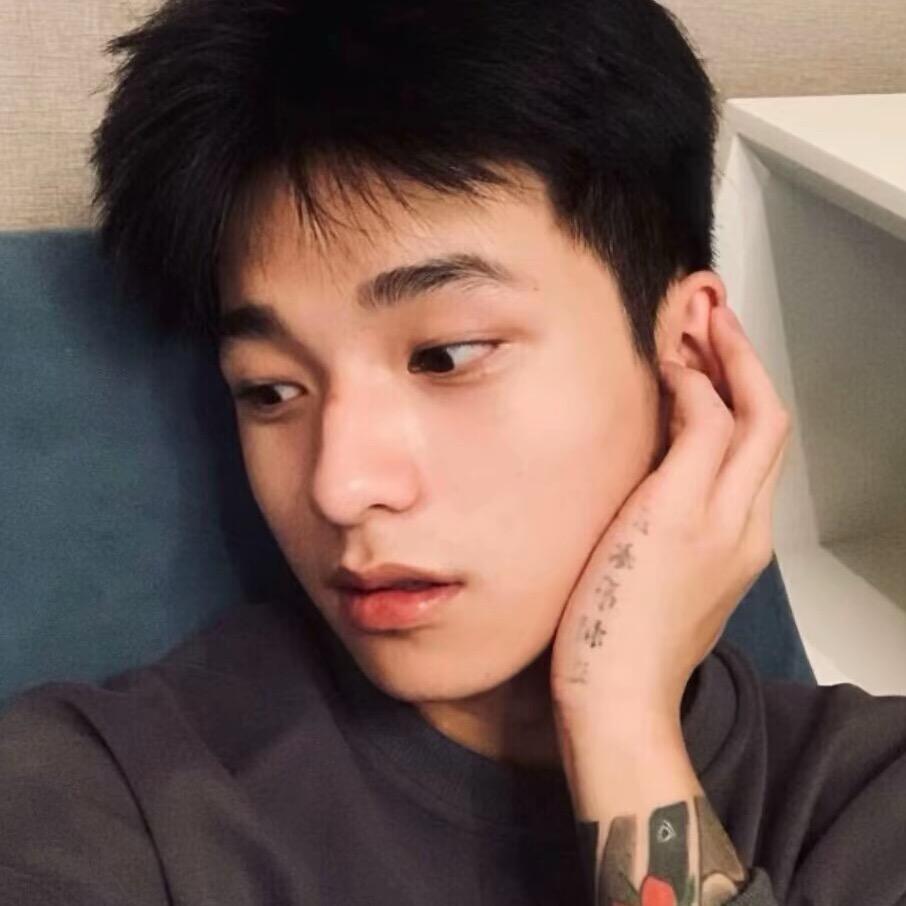 双花臂也流泪