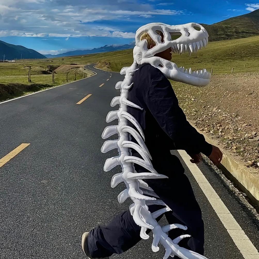 哇哦 　　　　　　╲　　　╭　　　　🪳