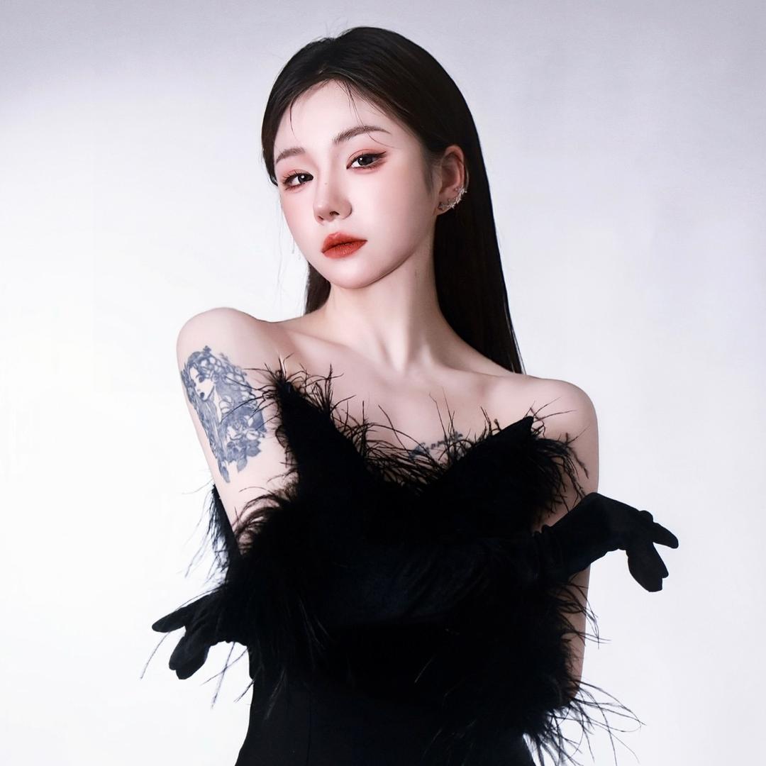 QIAN茜