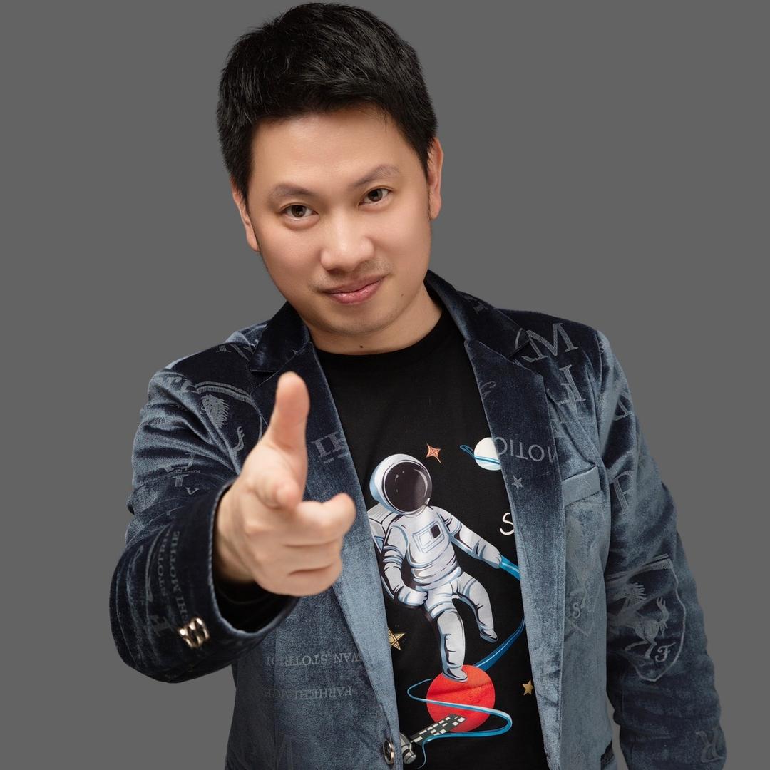 圣铜别墅铜楼梯屏风专业定制