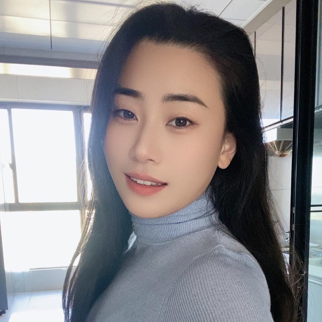 巩巩
