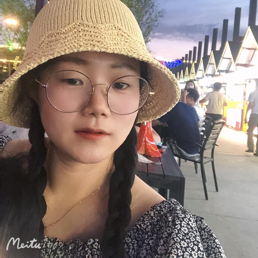 静妍ɪə（卖马可波罗瓷砖的小姐姐）