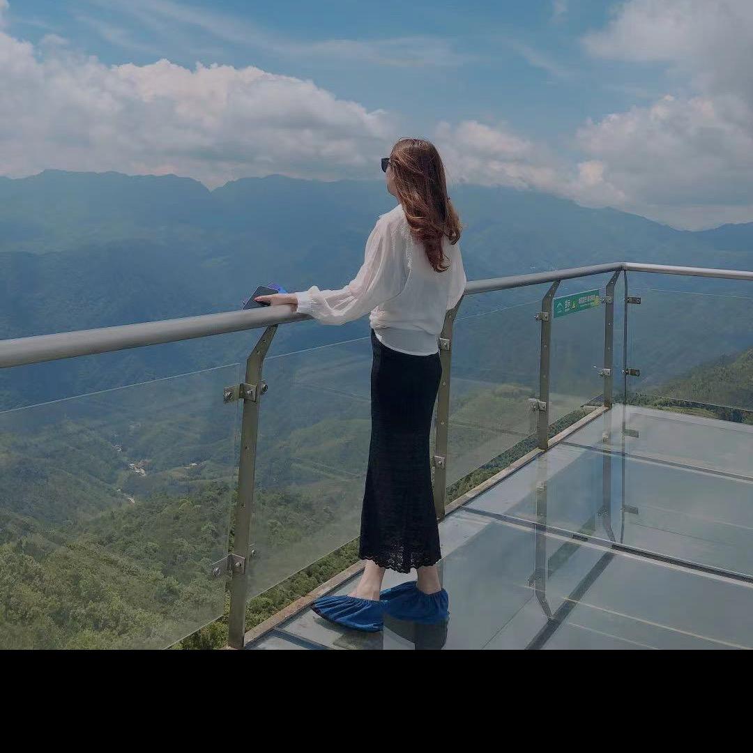 欣