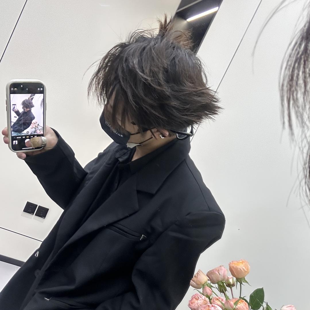 叶辰在弥勒做发型