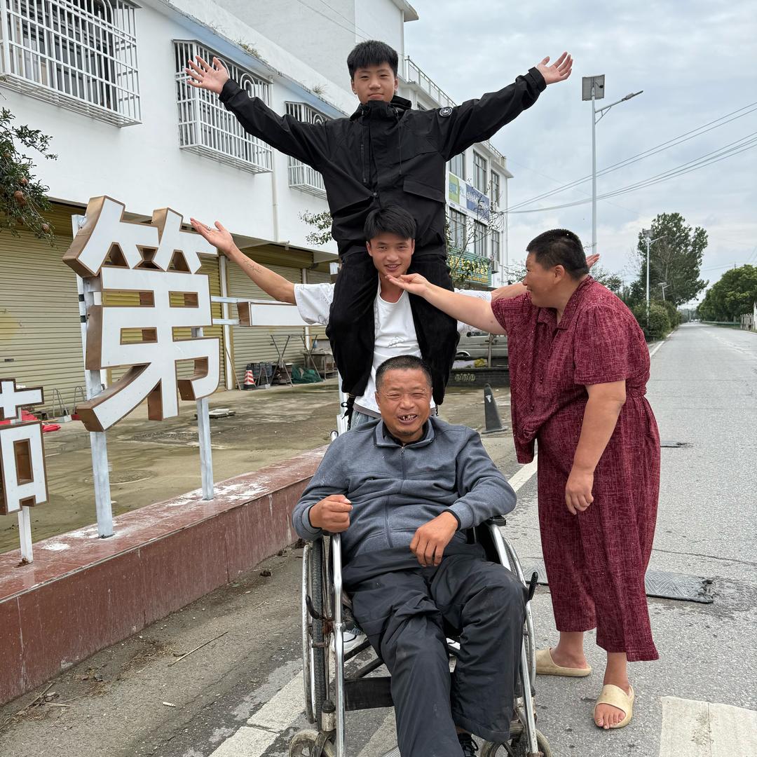 李蒙恩的哥哥（小光）