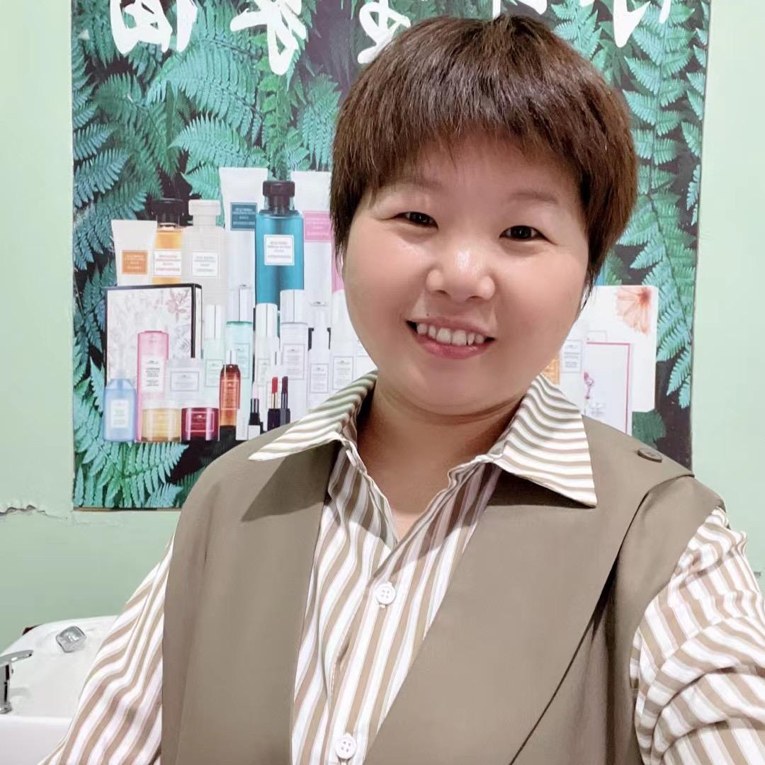 小芈栖花里美妆护肤漯河贝娜