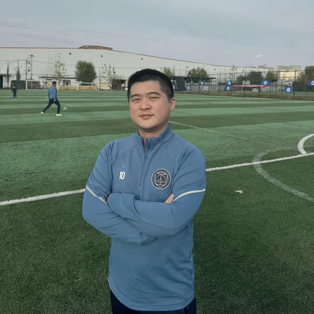睿10学踢球⚽️