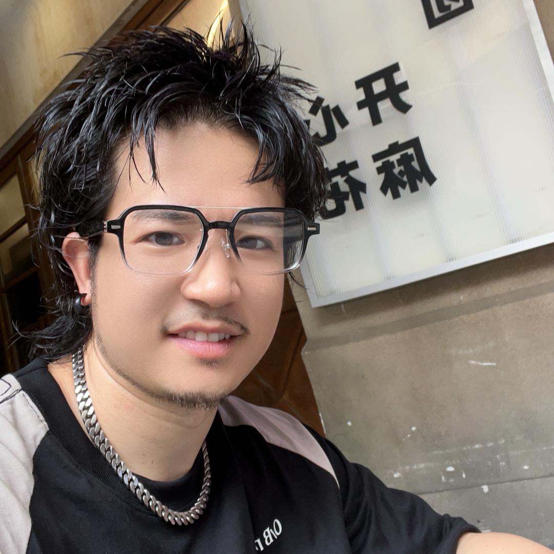 天天发医学会剪头发的美猴王