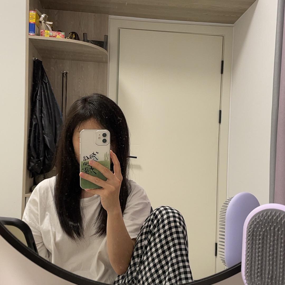 C，喜欢星期五~