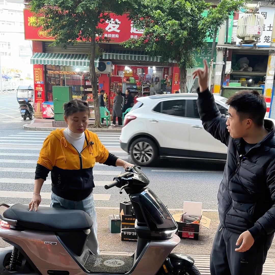 仁寿仓储电动车