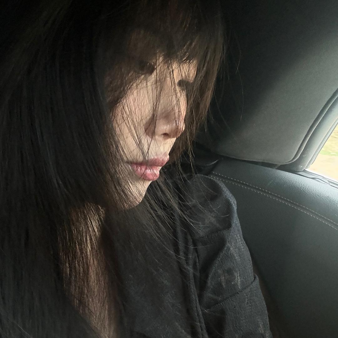 游泳圈女孩