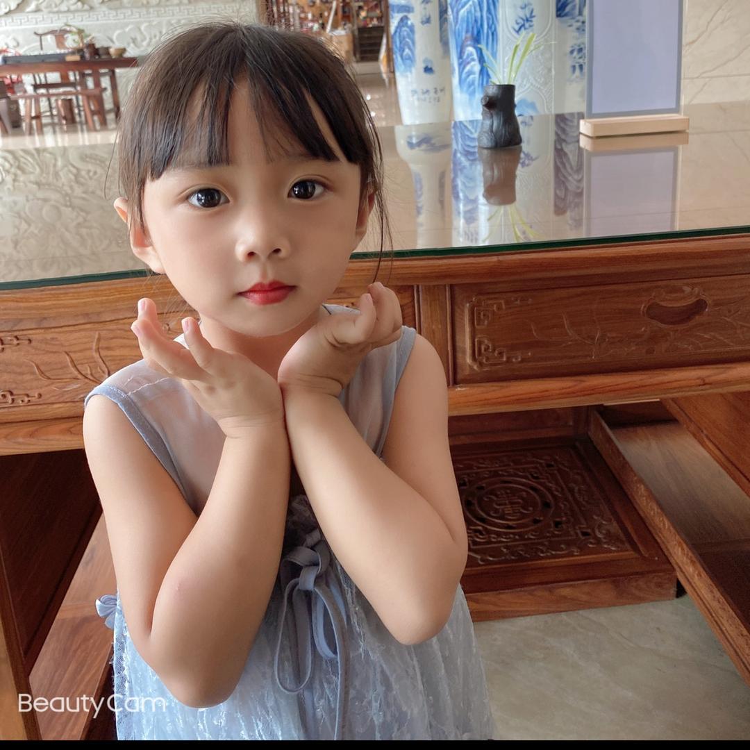 睡懵的~(娜娜)