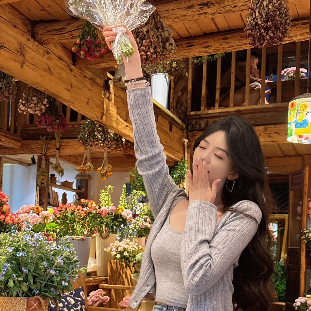 小乔是猫🎙️新歌《半生浮霜》上线啦！