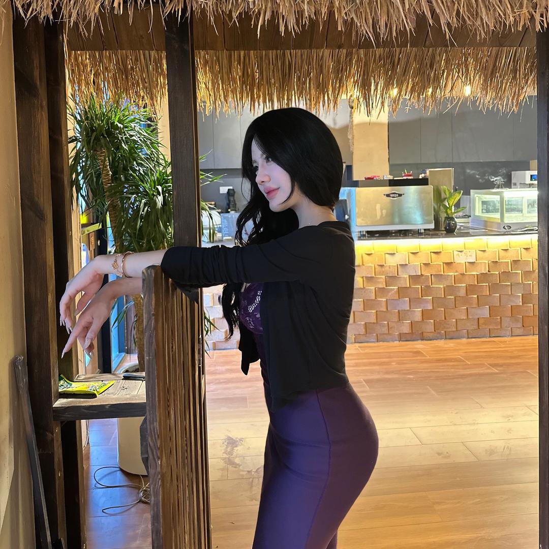 不知名美女