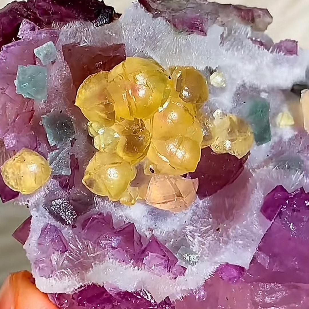 老莱矿晶