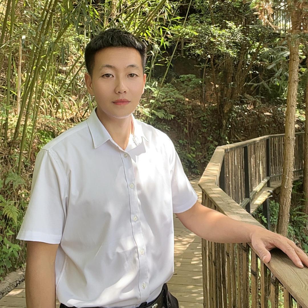 明靓（单身大叔）