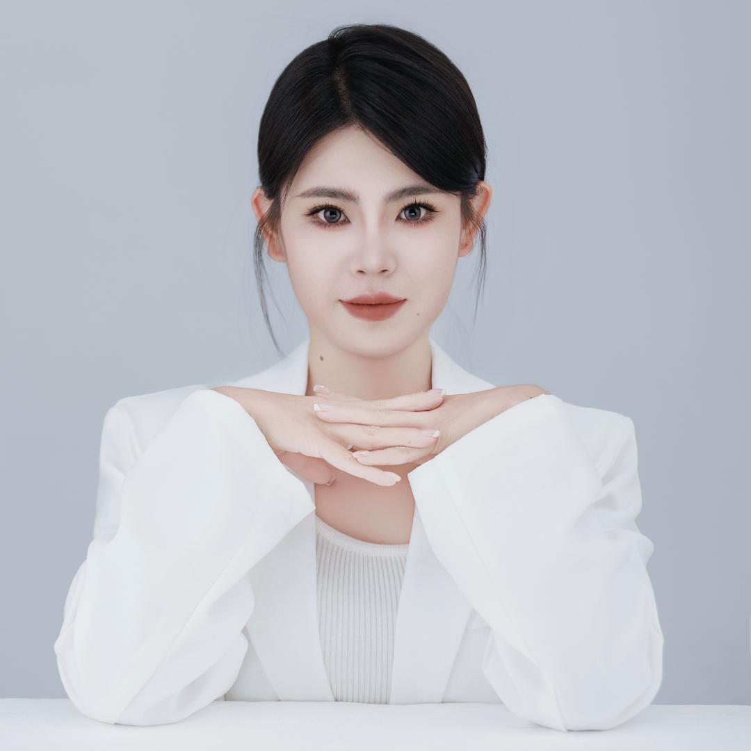 在五原县开婚纱店的易成娇