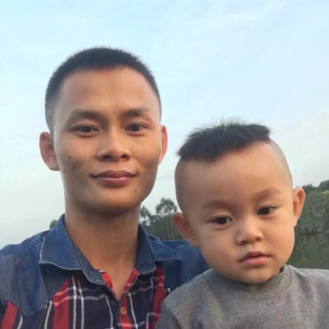 江铭昇（小白小黄主人）狗皮肤病可咨询治疗
