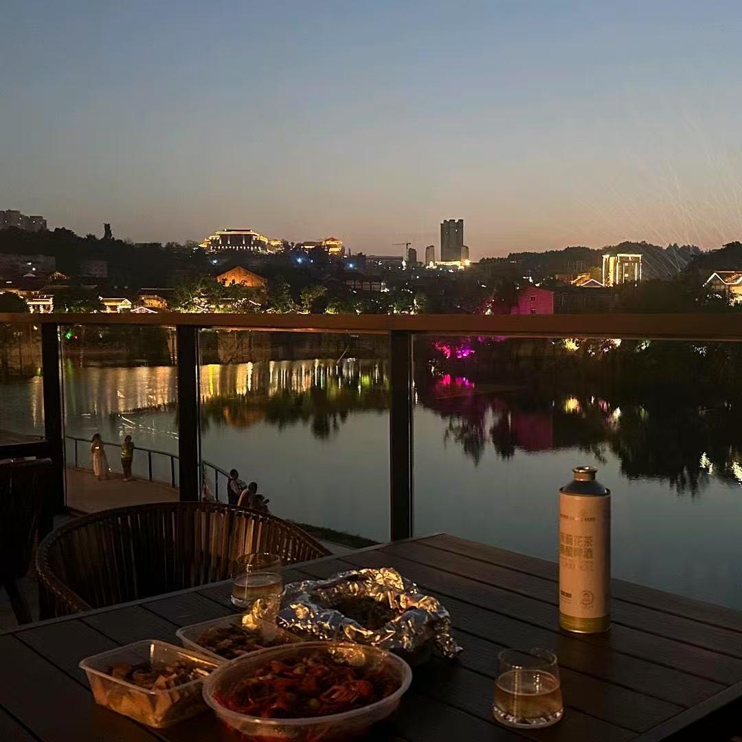 巴中市恩阳相见欢茶咖酒馆