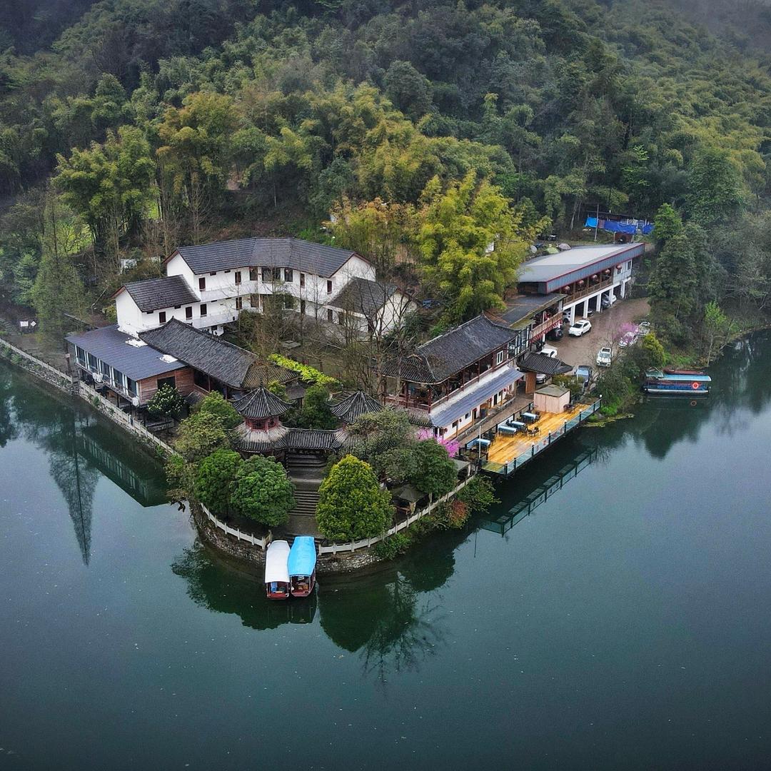 莲花水乡
