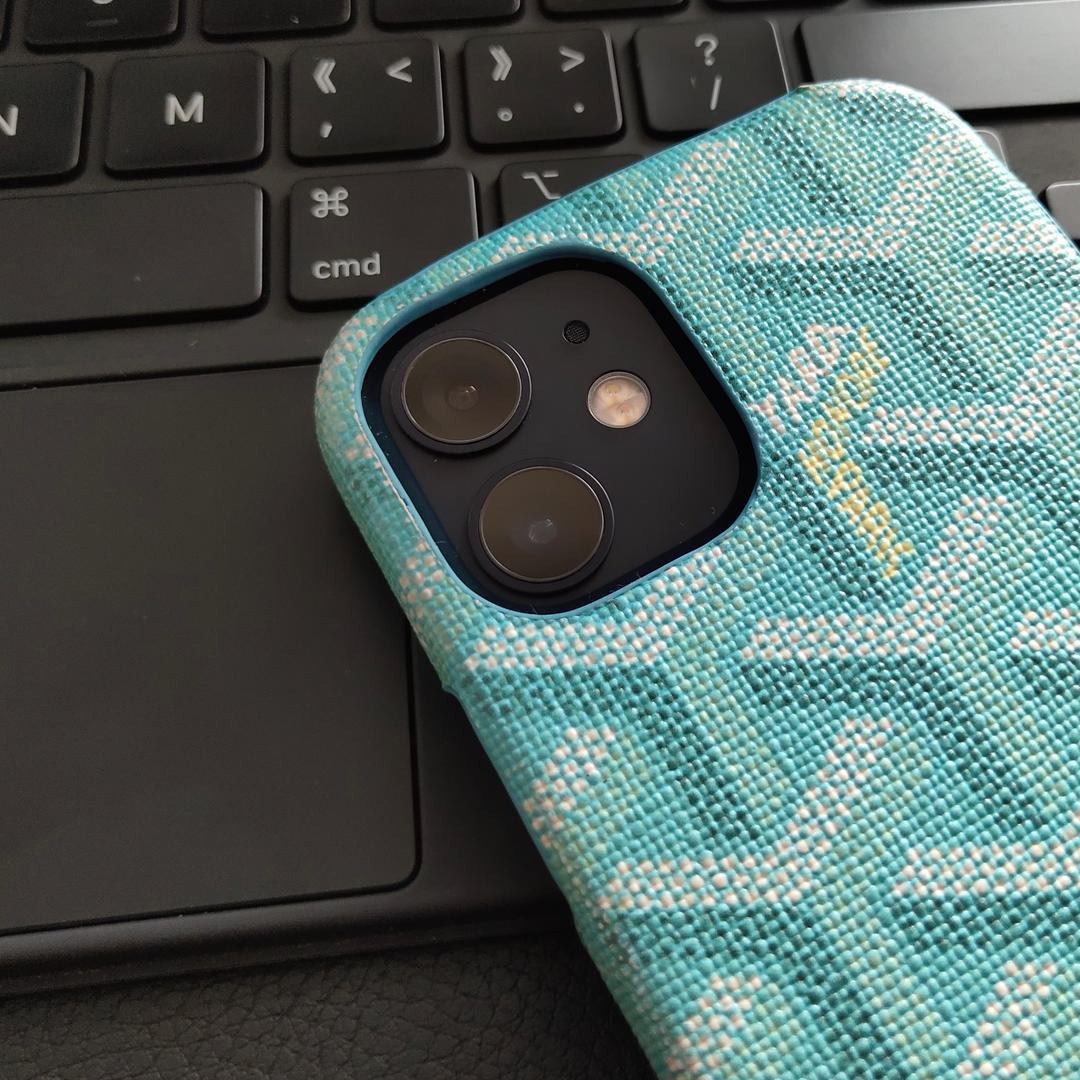 手握摄像头的小成