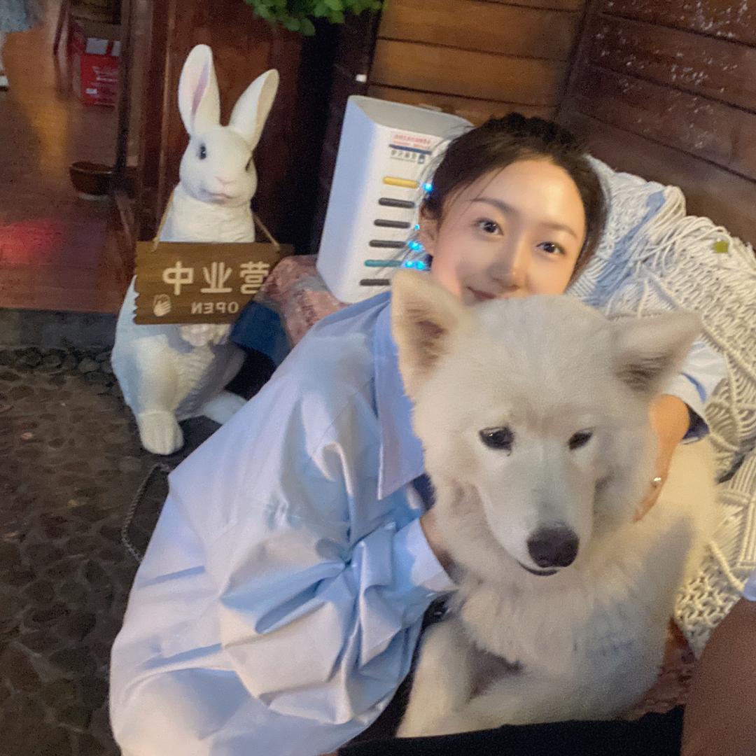 会美甲的花店老板
