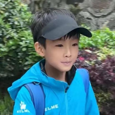 爱踢球的10号小c