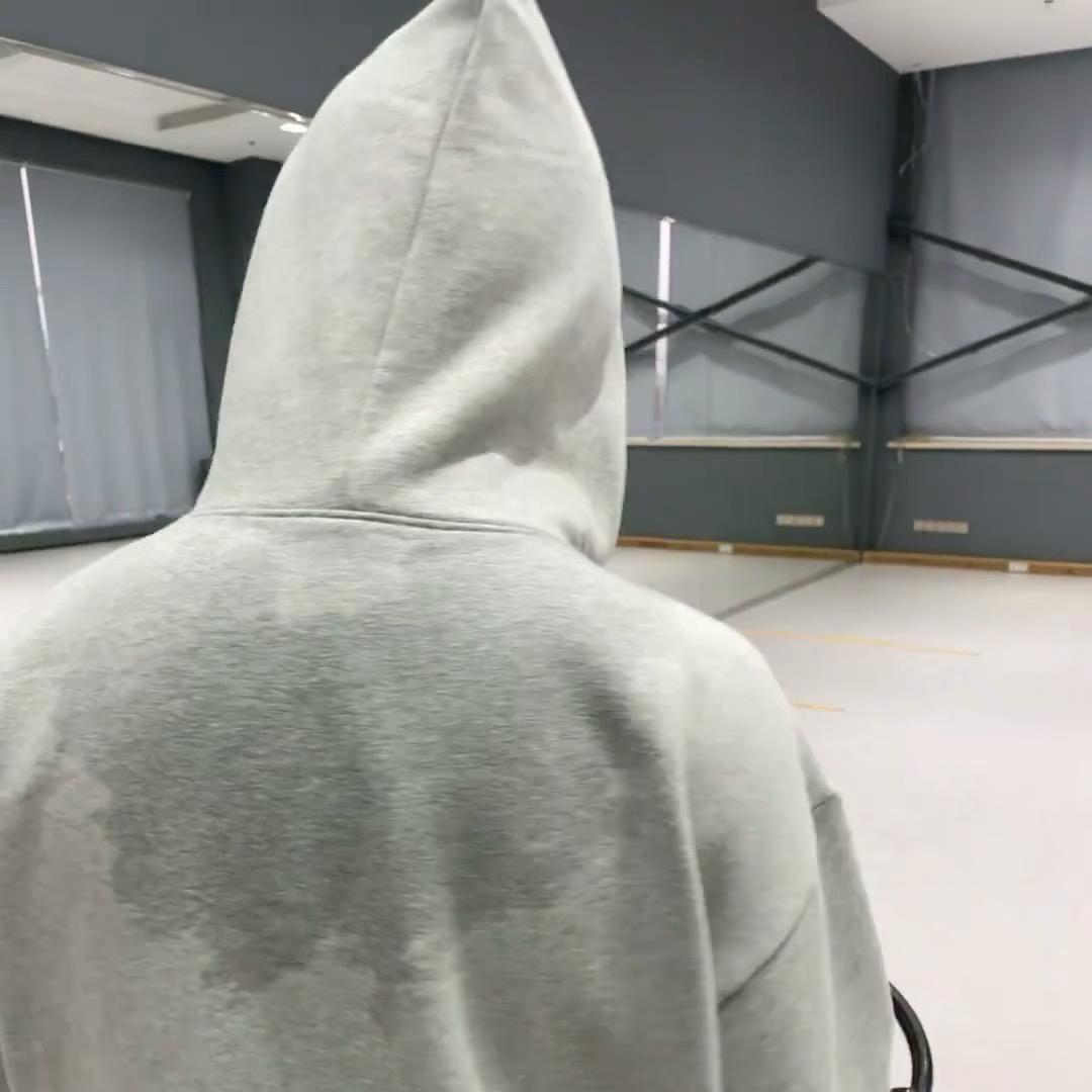 -下巴有颗痣😼