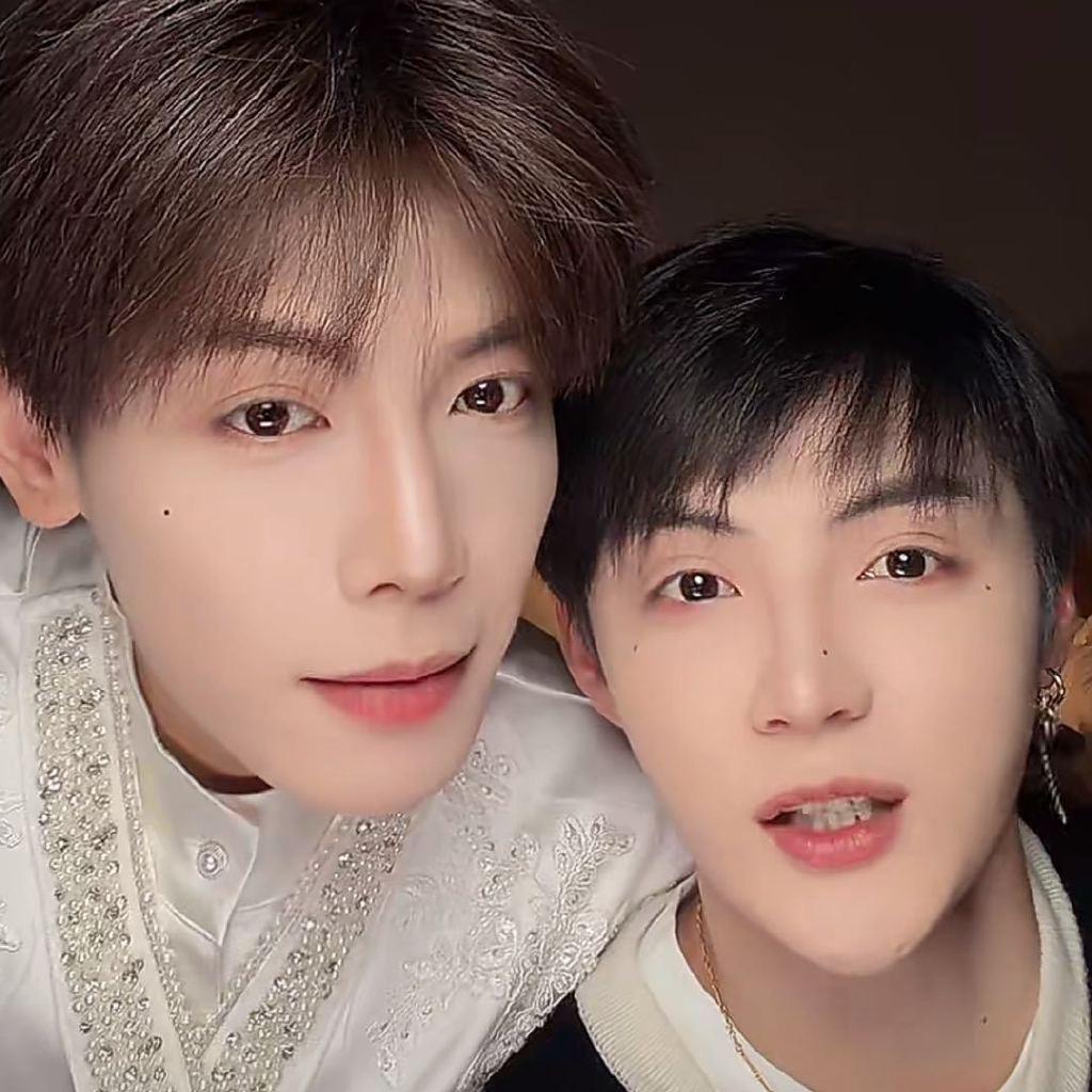 十二⁹⁷⁹ ⁴¹⁸