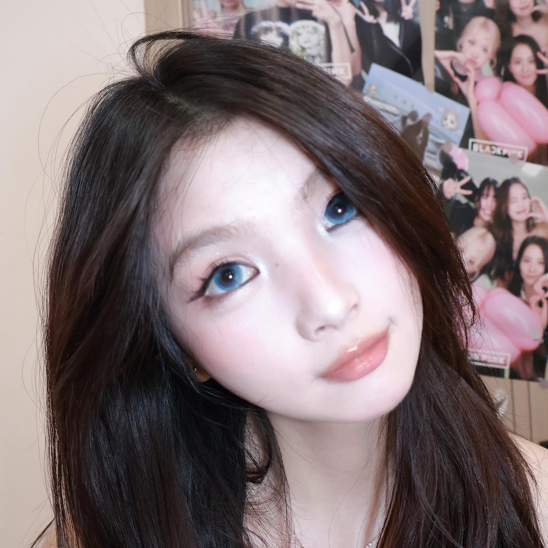 低头看小彤o