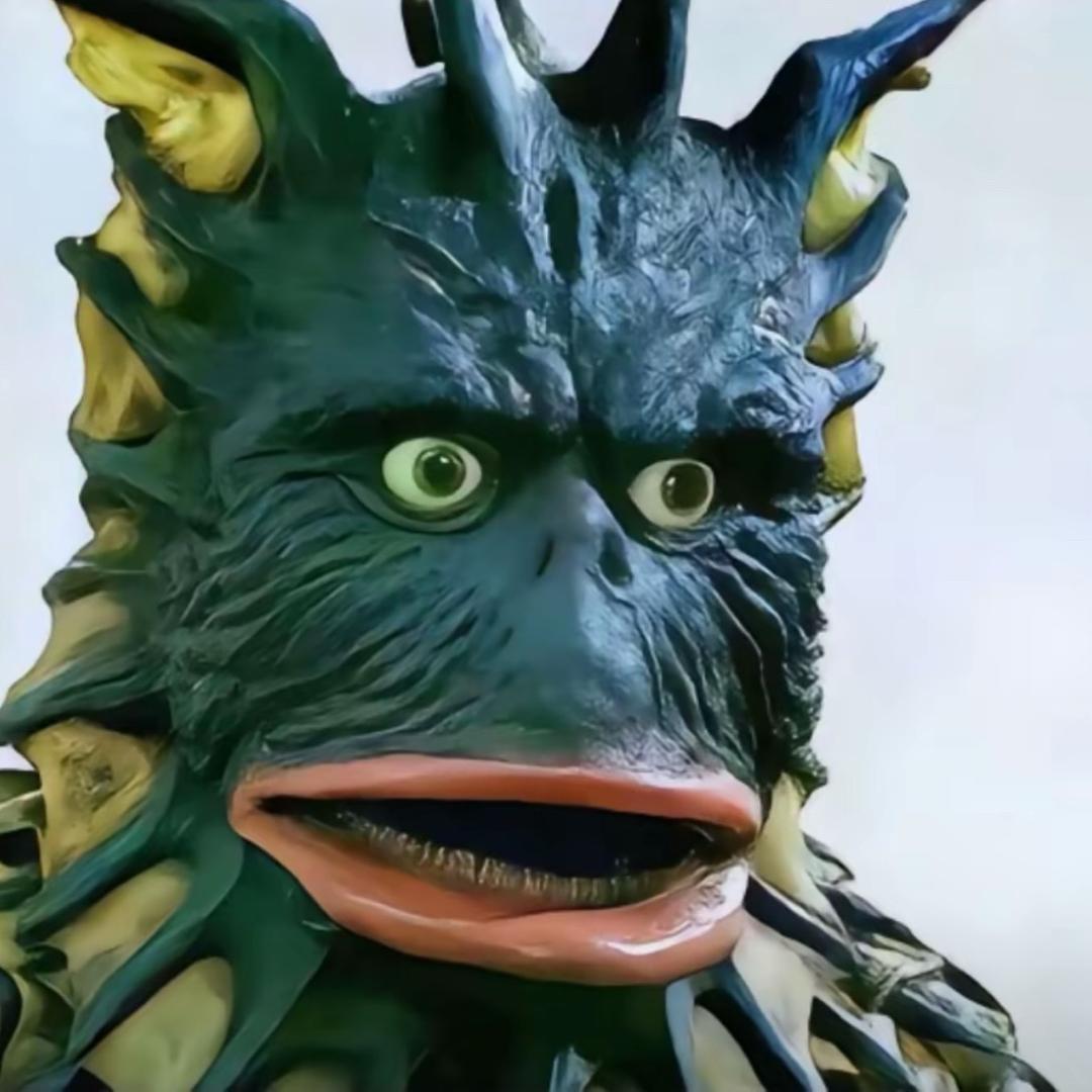 暴躁老奶大战奥特曼只为夺回我二万八的假牙