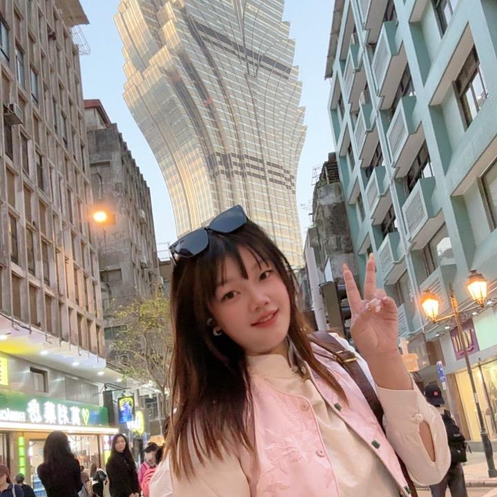 不粘人的小妖J💕