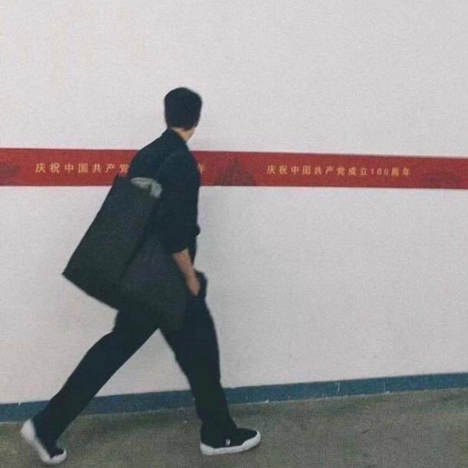 八九.