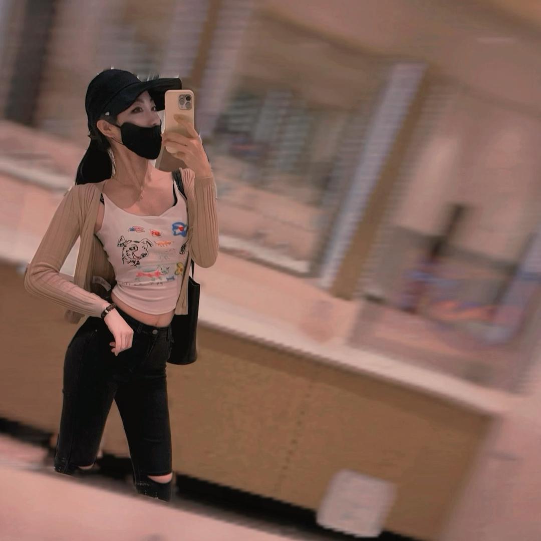 小孩陪我摆摊中