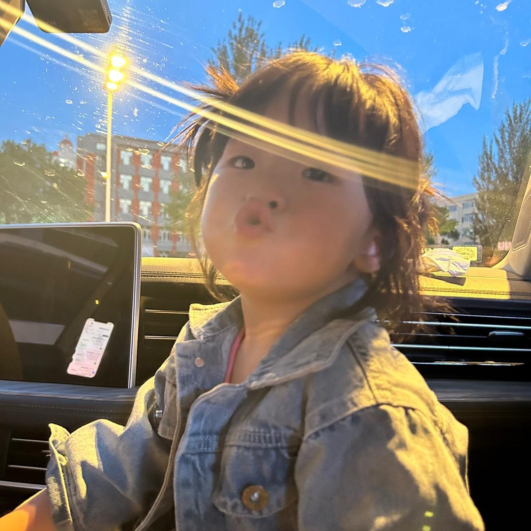 张团团爱吃辣条