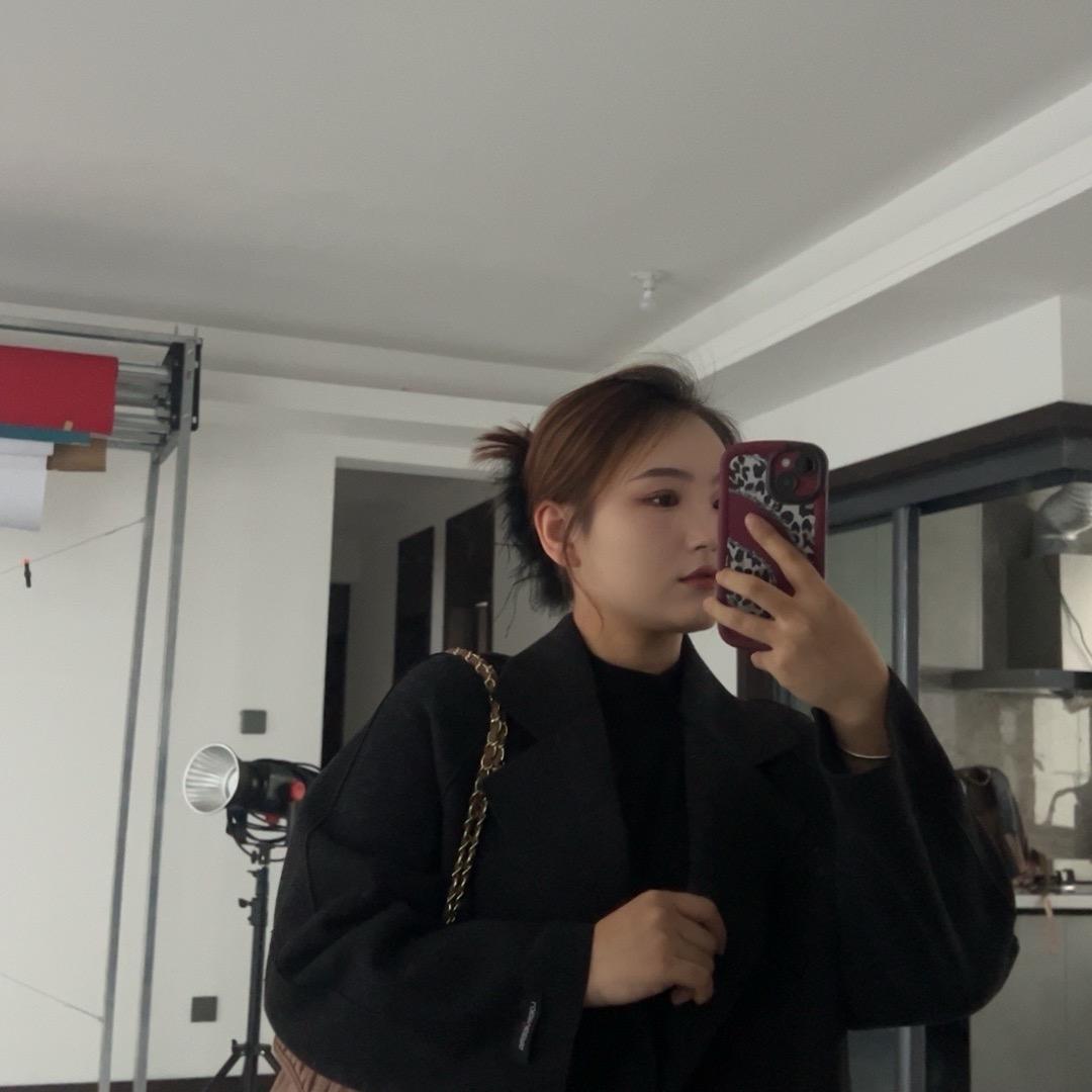 玲儿是个化妆师💄