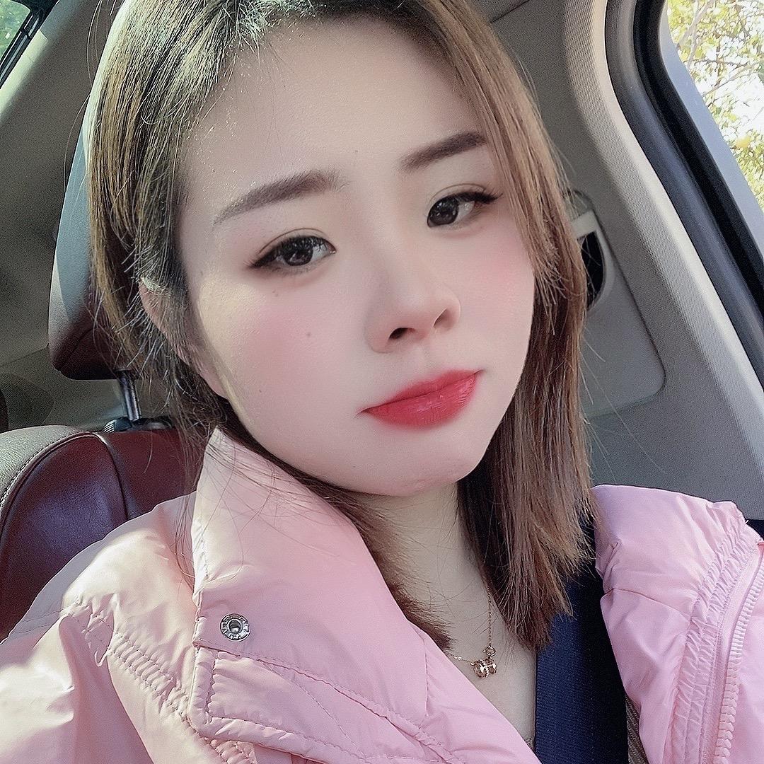 小何吖💕