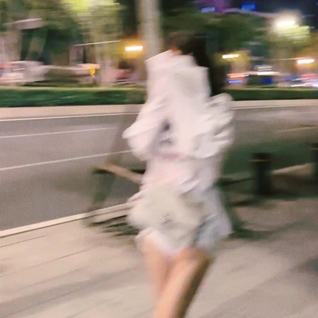 嘴巴嘟嘟