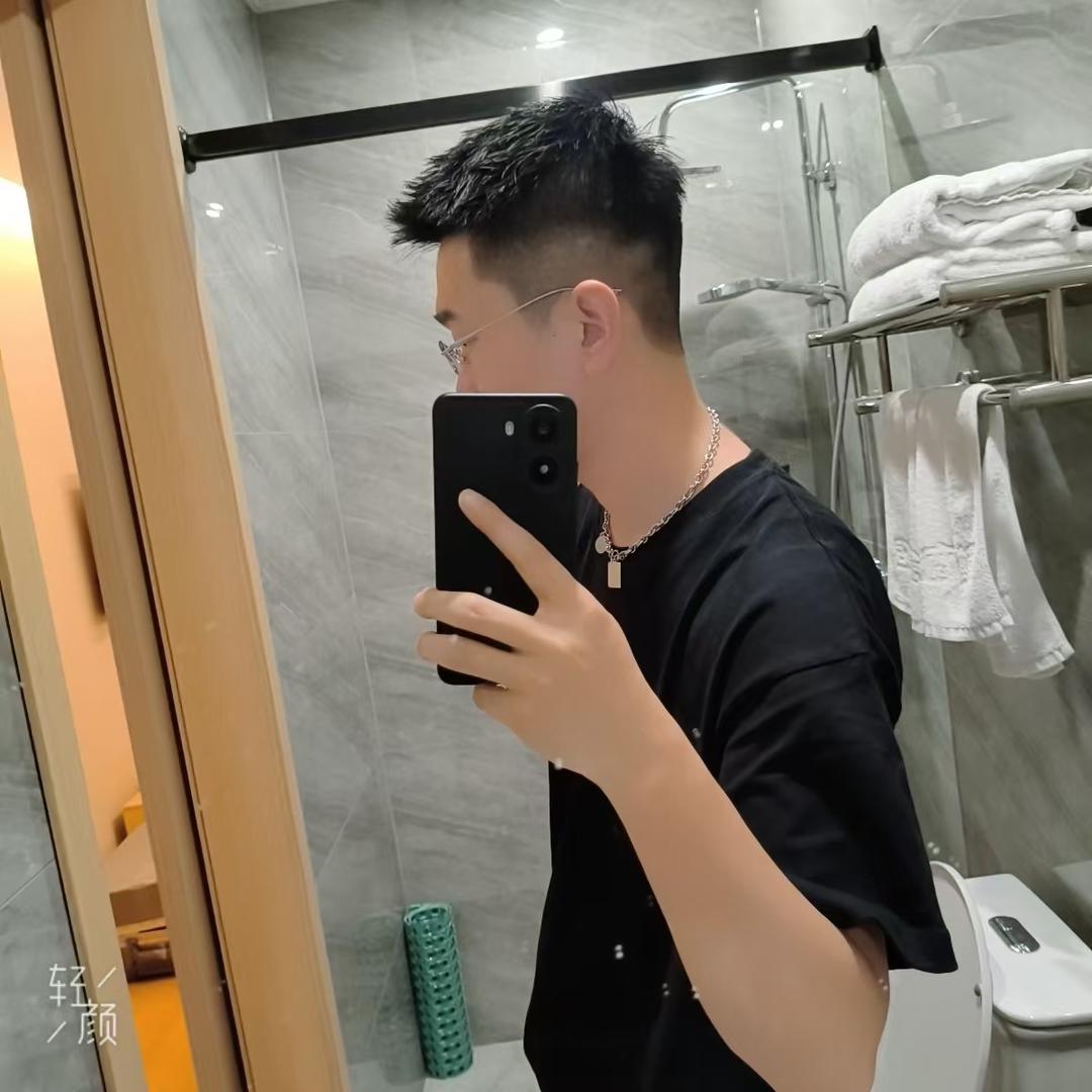 奕辰爱哼唧