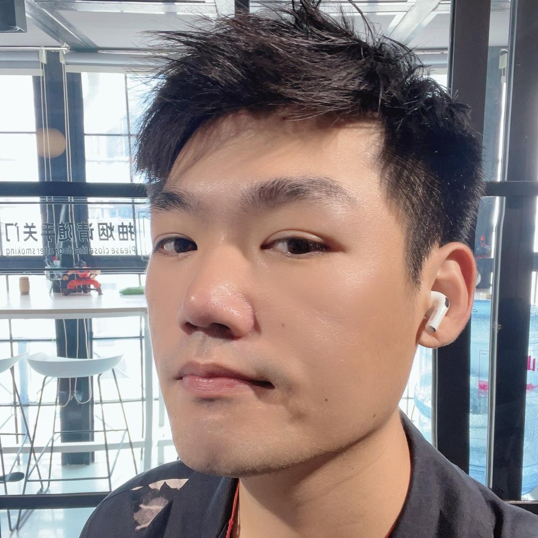 草原中遨游的鱼