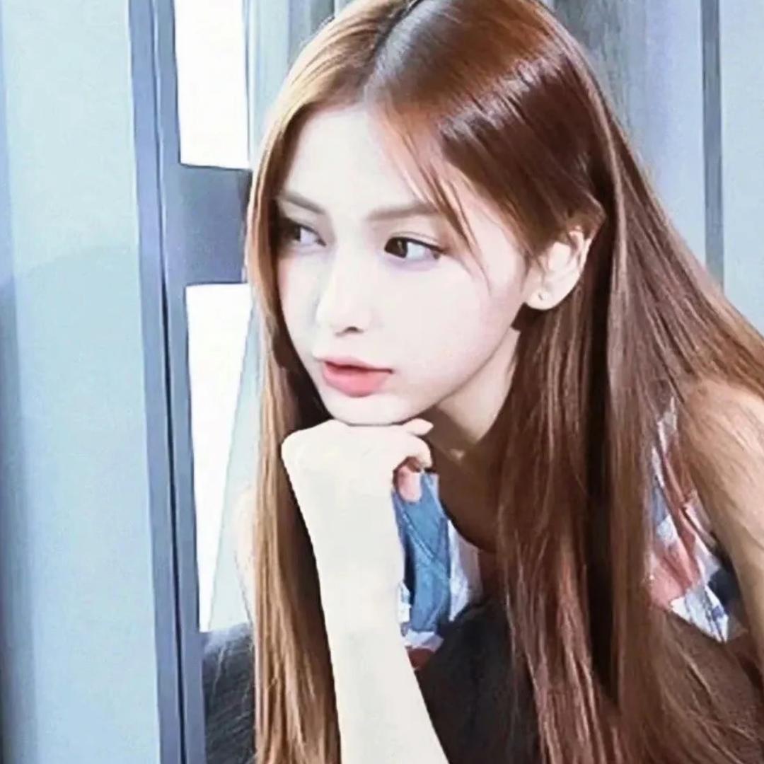 一直幸运的玩具熊=⦁ ֊ ⦁=