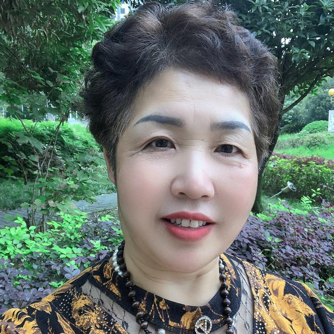 爱笑的李大姐哈