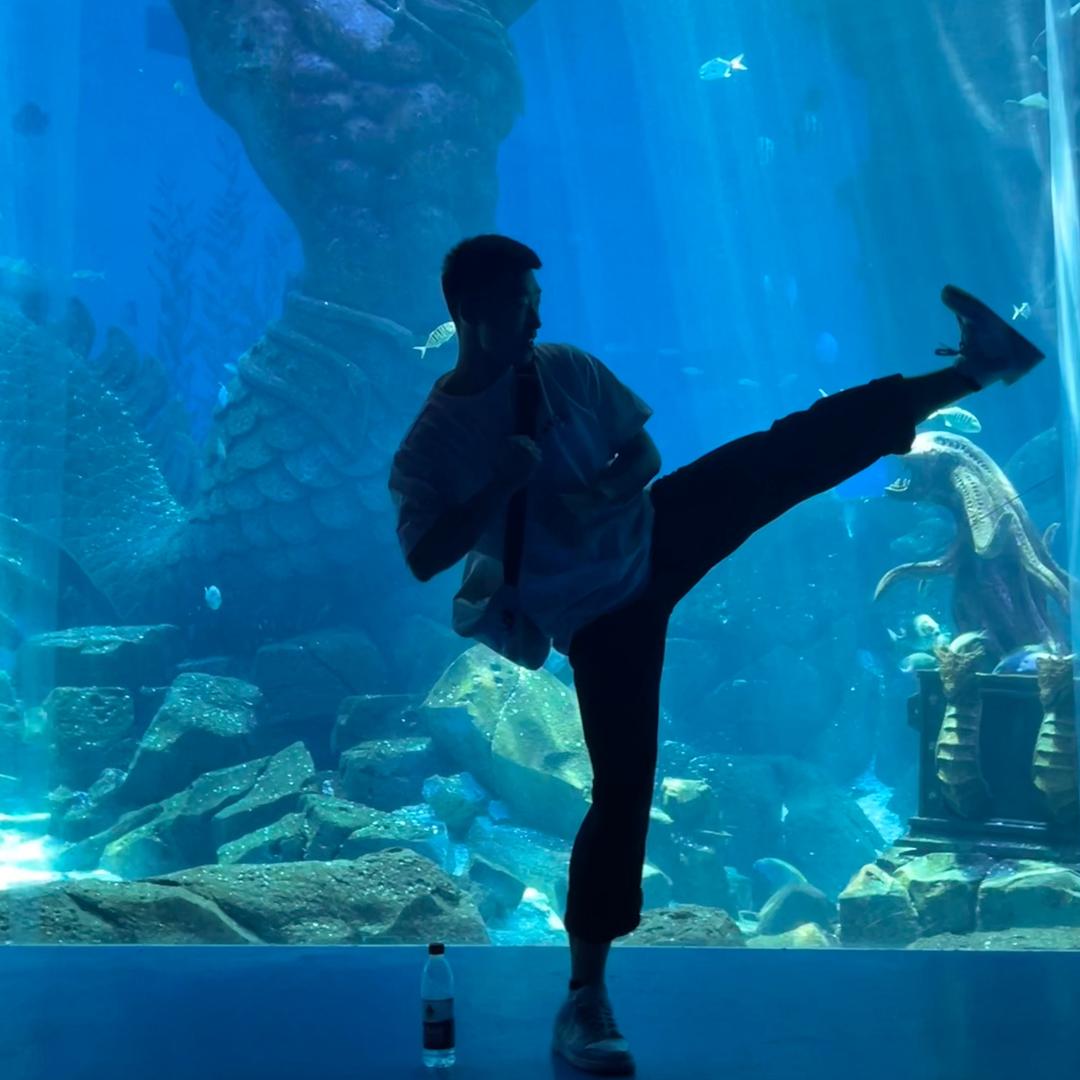 🏊🏊‍♀️🏊🏿‍♂️