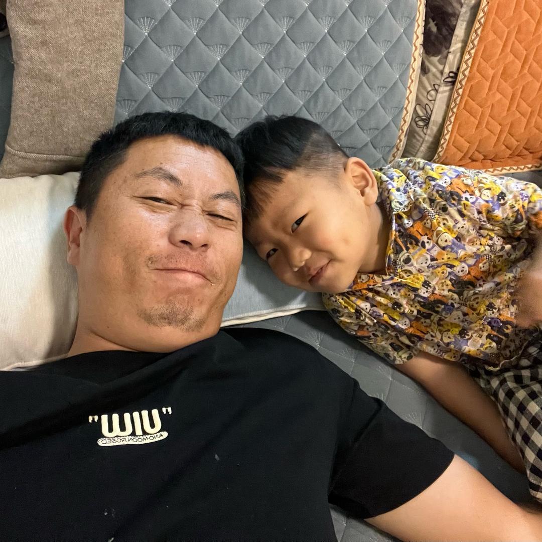 黑金馬