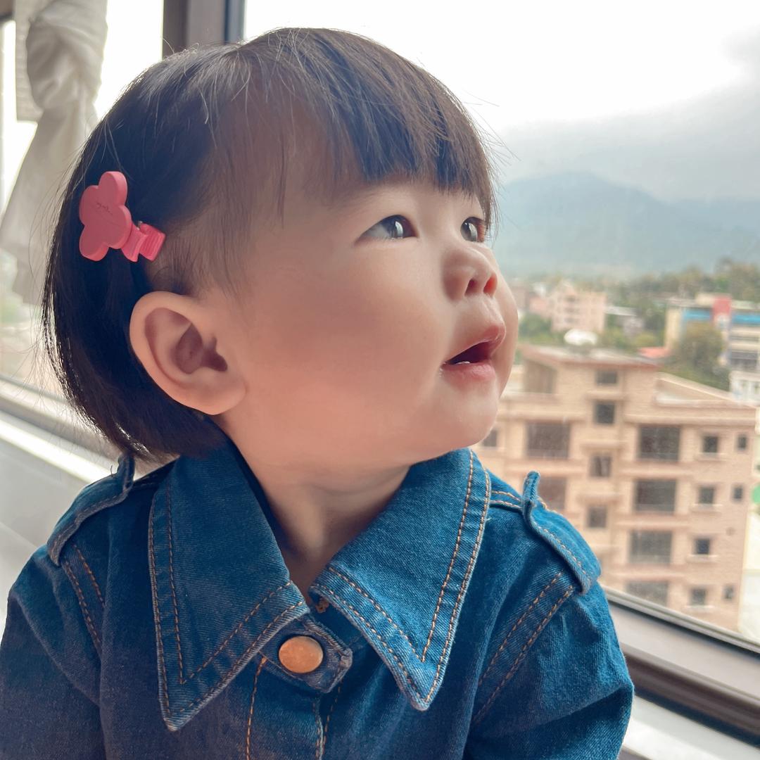 单眼皮妞妞