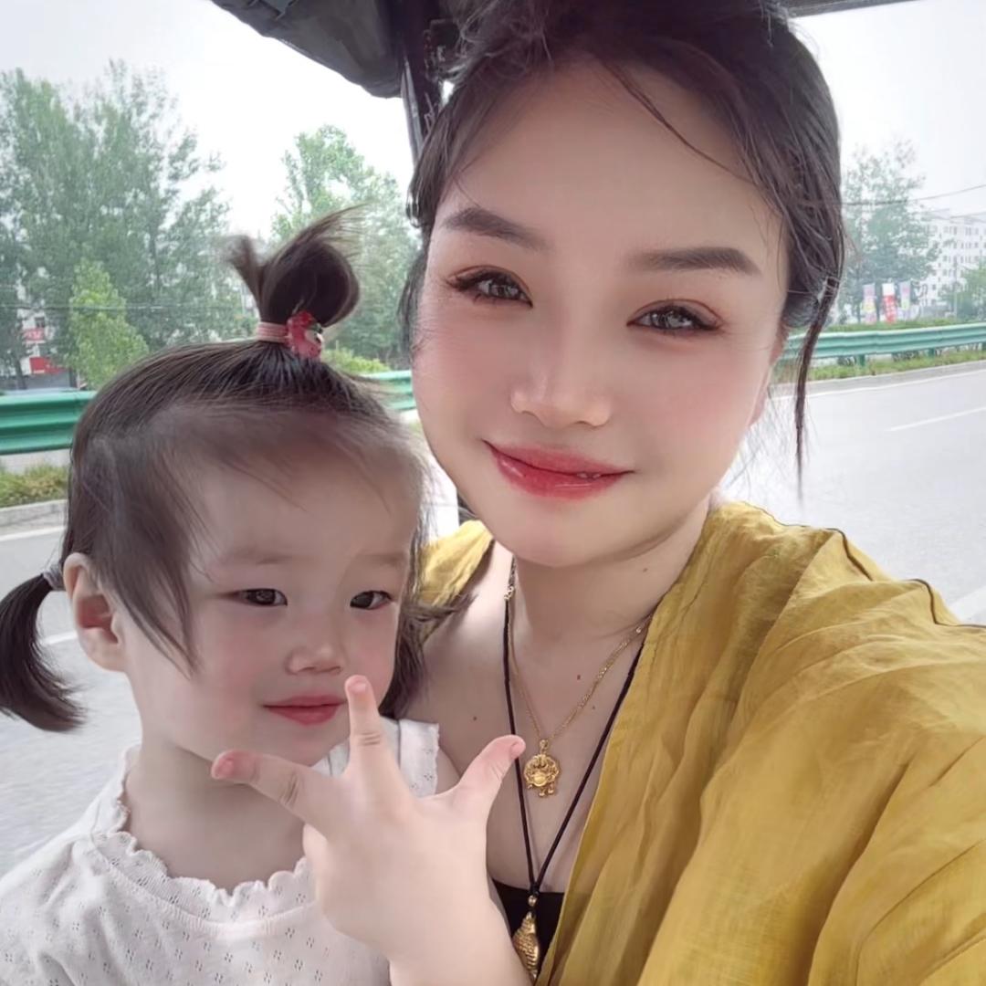 香香🌻（一拖三宝妈）