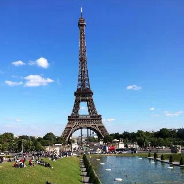 路灯下的小老头