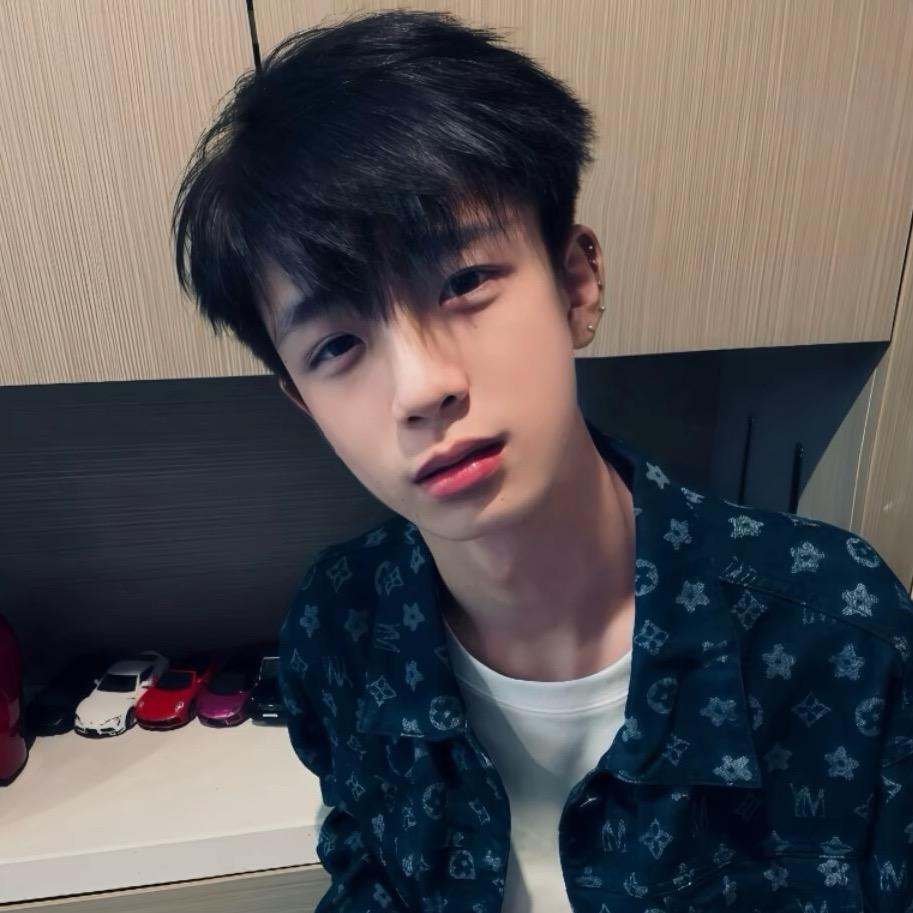 不是男模的林更新.